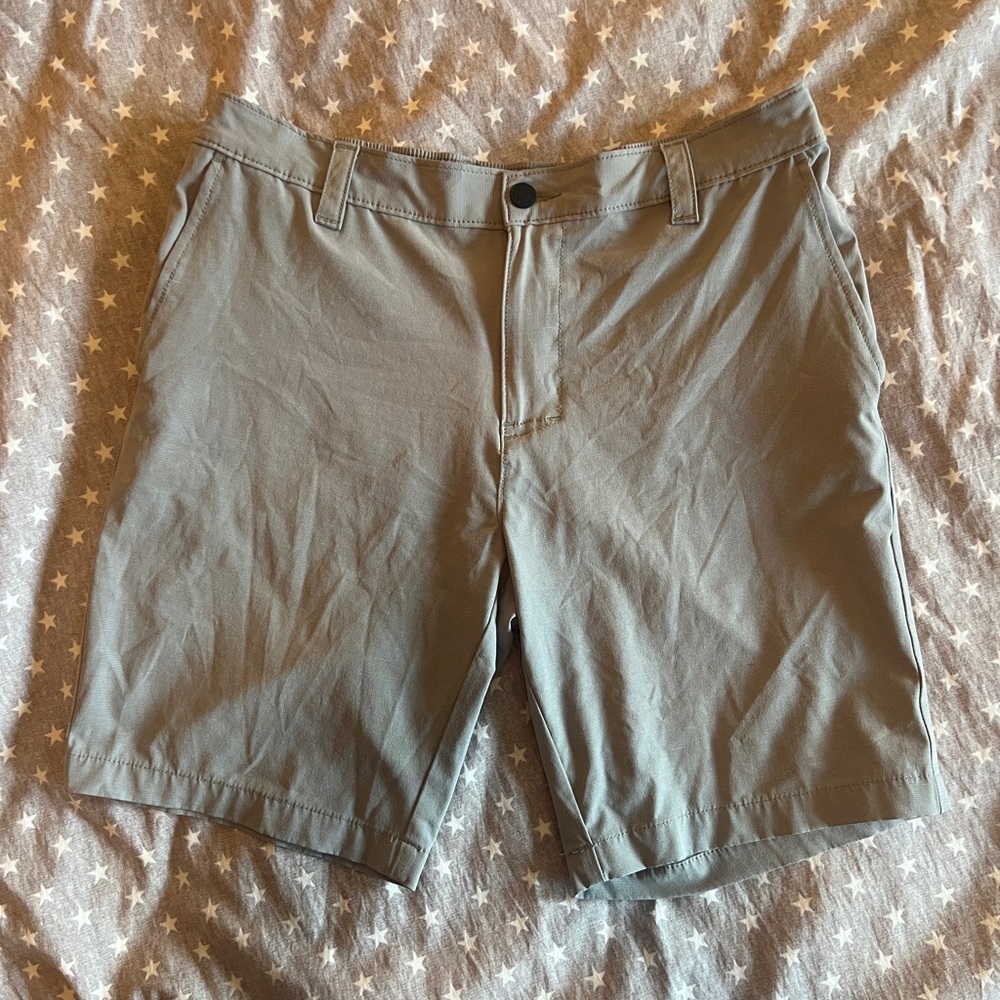 Banana Republic men’s gray shorts - size 34 9” inseam